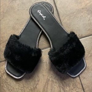 Qupid Fur Slippers - New